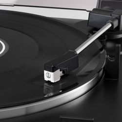 AUDIO-TECHNICA TORNAMESA AT-LP60X-BK BLACK