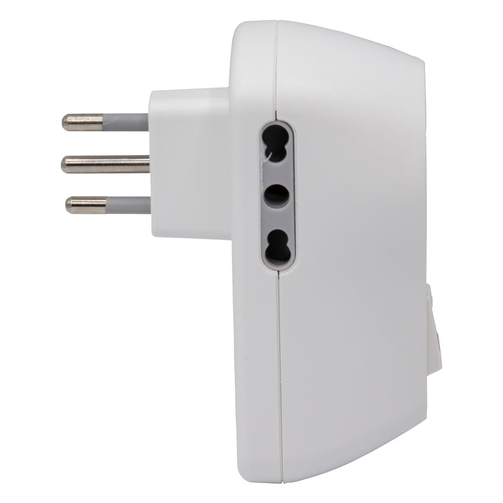 Adaptador italiano: 1 toma Schuko 10 / 16A + 2 tomas 10 / 16A. Enchufe 16A