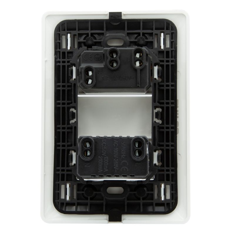 PHILCO-ENCHUFE-PARA-MURO-SIMPLE-C-USB-2.1A-250V-10A